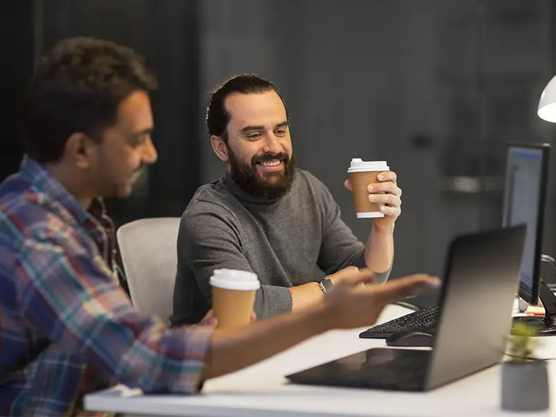 profissional de TI analisando migração de banco de dados de um ERP